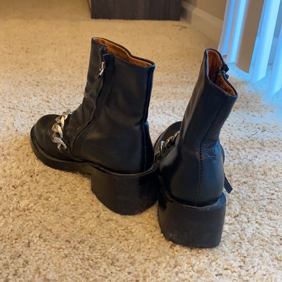 Givenchy Boots Laura chain-trimmed leather ankle boots - Picture 4 of 4